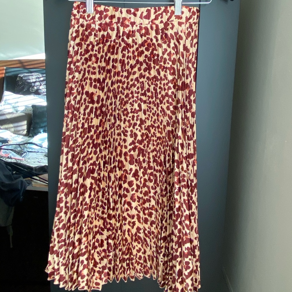 H&M Pleated leopard midi  skirt